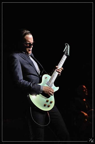 60450  Joe Bonamassa 10-06-2014 (Zz) (p).jpg